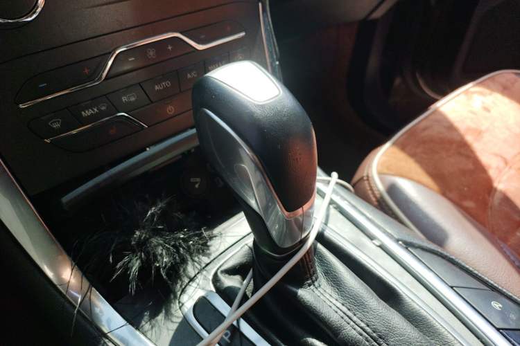 Used Ford Edge 2018 EcoBoost 245 Two-Wheel-Drive Titanium 7-Seater China V Standard Gear Lever