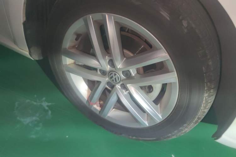 Used Volkswagen Gran Lavida 2017 180TSI DSG Comfort Edition Right Front Wheel Hub