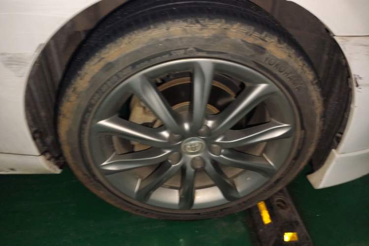 Used Toyota Reiz 2012 2.5V Fengdu Elite Stylish Edition Right Front Wheel Hub