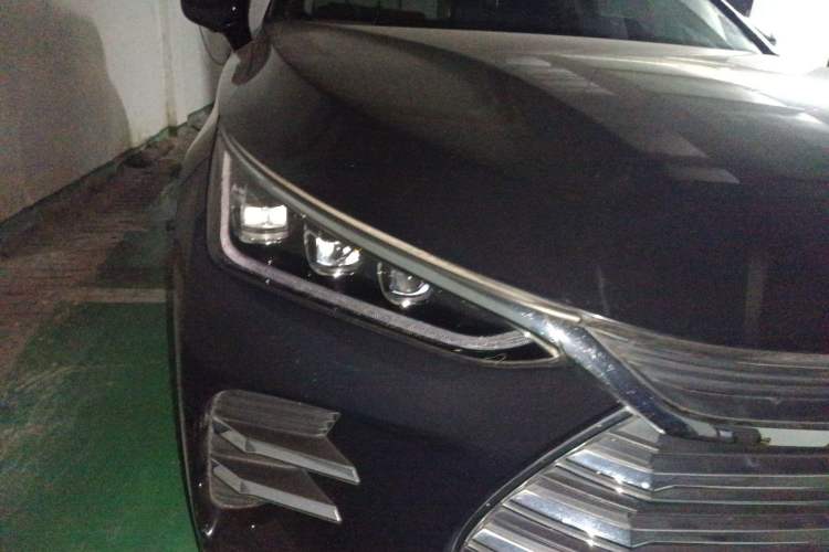 Used BYD Tang New Energy 2018 DM 2.0T All-Wheel Drive Smart Connectivity Luxury Model 7 Seats China V Emission Standard