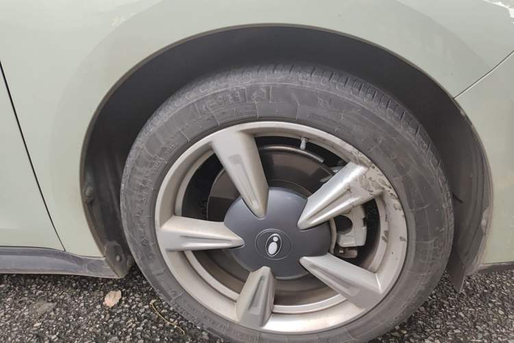 Used ORA Good Cat 2022 Morandi Edition 400km Standard Range Premium Version Lithium Iron Phosphate Right Front Wheel Hub