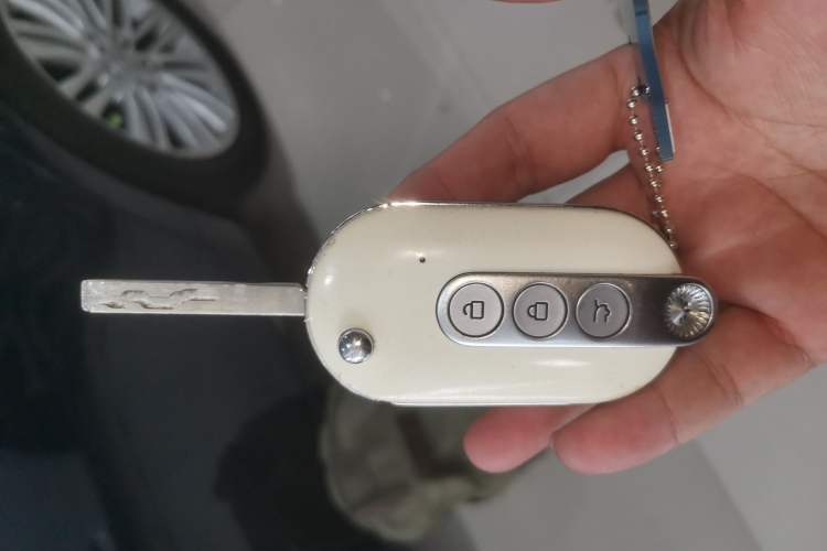 Used Wuling Hongguang MINIEV 2022 Macaron Premium Model – Lithium Iron Phosphate Vehicle Key