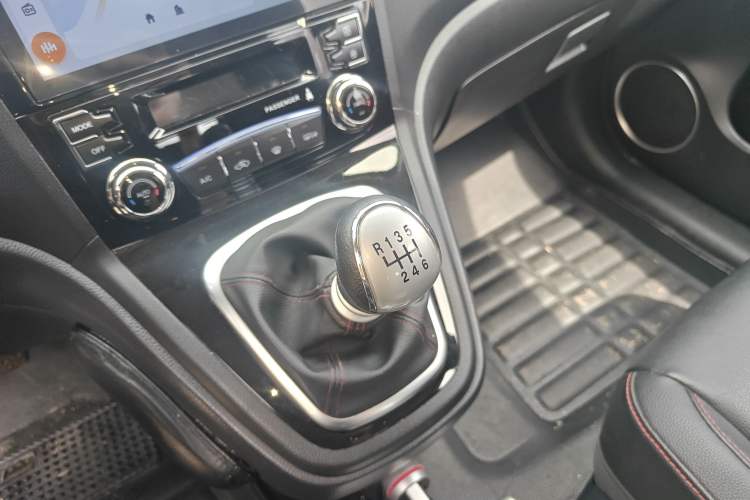 Used Haval H6 2015 Upgraded Model 1.5T Manual Two-Wheel Drive Elite Version