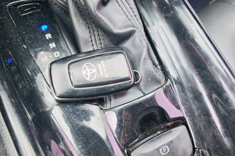 Used Toyota C-HR 2018 2.0L Luxury Sunroof Version China V Emission Standard