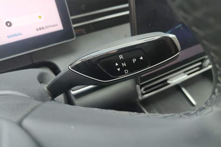 Used Chery Fengyun A8L 2025 1.5 TGDI 145 km Luxury Version Gear Lever