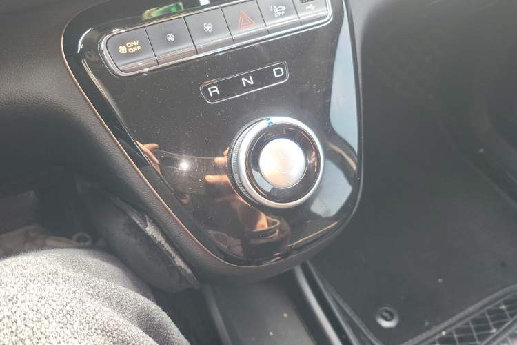 Used ORA White Cat 2022 Xiaoyue Mao Edition 401 km Flagship Model Lithium Ternary Gear Lever