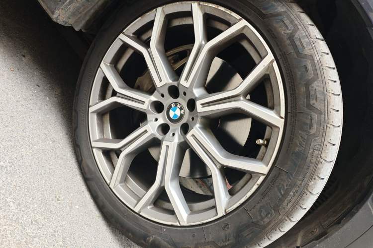 Used BMW X7 2021 xDrive40i Luxury Package with Leading Features Right Front Wheel Hub