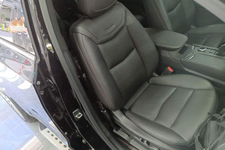 Used Cadillac XT6 2022 2.0T Six-Seater Two-Wheel-Drive Luxury Version
