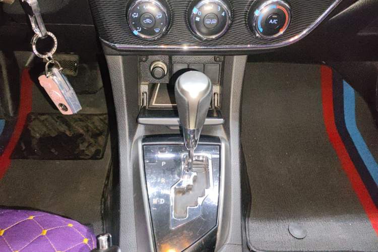 Used Toyota Corolla 2014 1.6L CVT GL-i Gear Lever