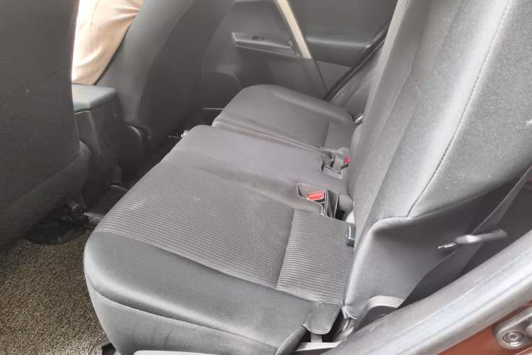 Used Toyota RAV4 2015 2.0L CVT Two-Wheel Drive Fashion Edition