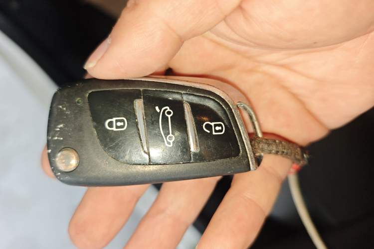 Used Peugeot 301 2016 1.6L Manual Happiness Edition