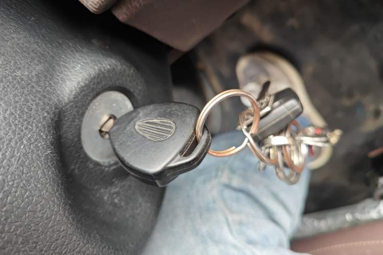 Used BAIC Ruixiang Boteng V2 EV 2022 Enclosed Van Standard Type Henan Lithium Battery Vehicle Key