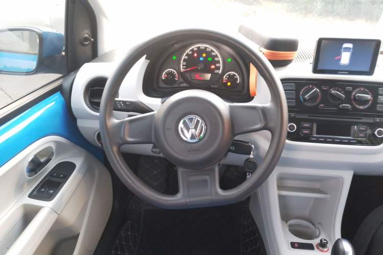 Used Volkswagen up! 2015 1.0L move up!