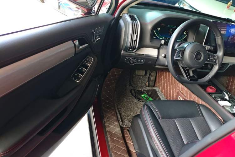 Used BYD Tang New Energy 2018 DM 2.0T All-Wheel Drive Smart Connectivity Luxury Model 7 Seats China V Emission Standard