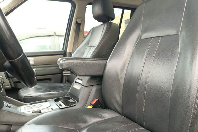 Used Land Rover Discovery 2013 3.0 SDV6 HSE Diesel Edition Left Front Seat