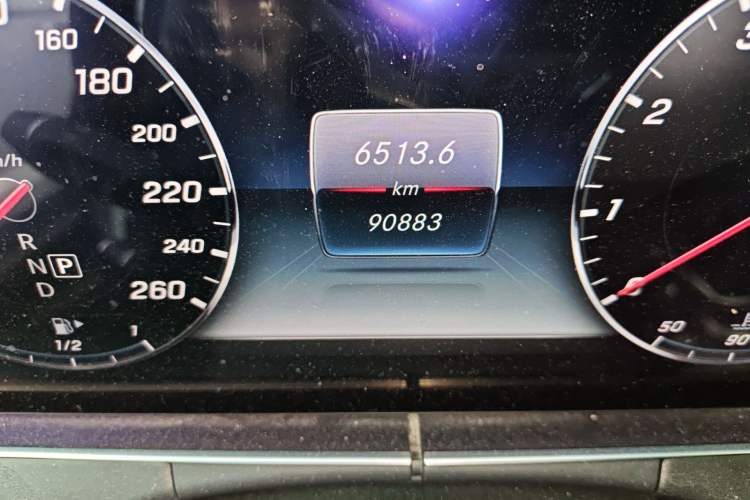 Used Mercedes-Benz E-Class 2016 E 300 L Sporty and Stylish Model
