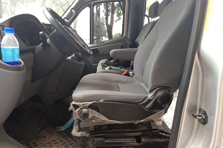 Used Foton Toano 2023 2.0T Automatic Urban Edition Short Wheelbase Mid-Height Design with Single Rear Tire—Available in 5/6/9-Seater Configurations
