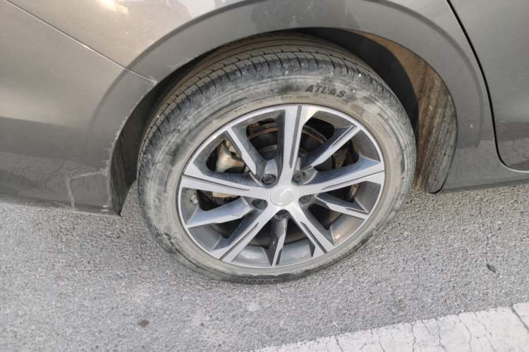 Used Geely Auto Emgrand 2023 4th Generation Champion Edition 1.5L CVT Prestige Model Right Rear Wheel Hub