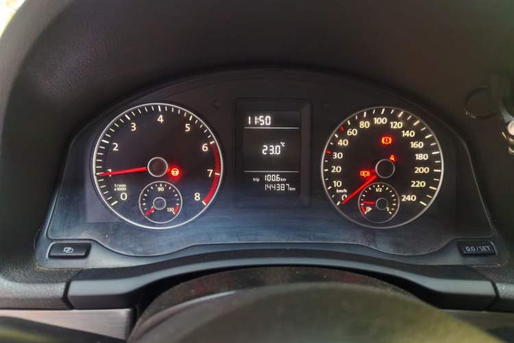 Used Volkswagen Sagitar 2011 1.6L Manual Comfort Version Instrument Cluster