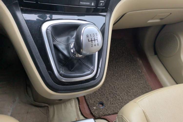 Used Haval H6 2013 Upgraded Model 1.5T Manual Two-Wheel Drive Urban Version Gear Lever