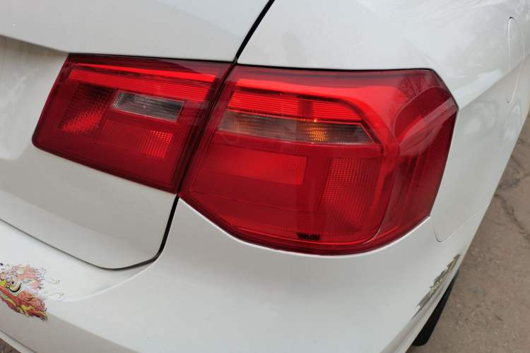 Used Volkswagen Jetta 2015 1.6L Manual Comfort Model Right Rear Taillight