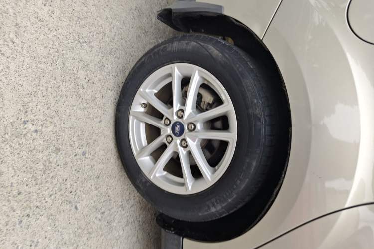 Used Ford Focus 2017 Sedan 1.6L Manual Fashion Edition Smart Drive Version