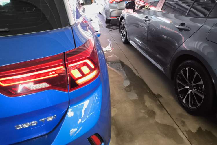 Used Volkswagen T-ROC 2020 280TSI DSG Two-Wheel Drive R-Line Pro