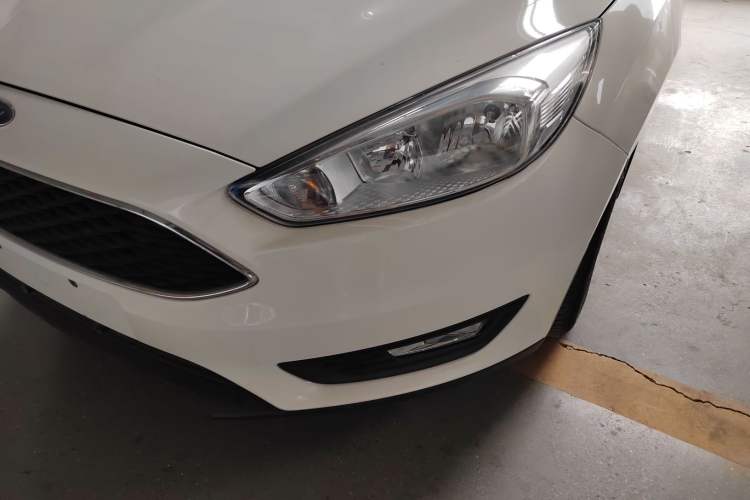 Used Ford Focus 2018 Hatchback Classic 1.6L Automatic Trendy SmartDrive Edition
