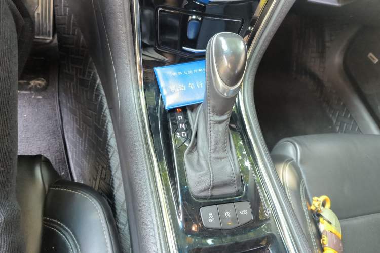 Used Cadillac ATS-L 2017 28T Fashion Edition Gear Lever