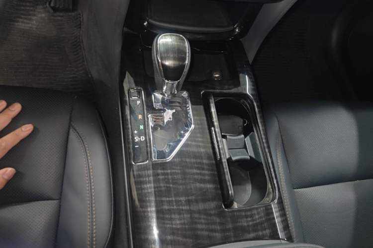 Used Toyota Crown 2015 2.0T Fashion Edition

