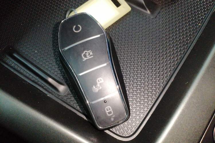 Used BYD Qin PLUS 2025 DM-i Smart Drive 55KM Leading Model Vehicle Key