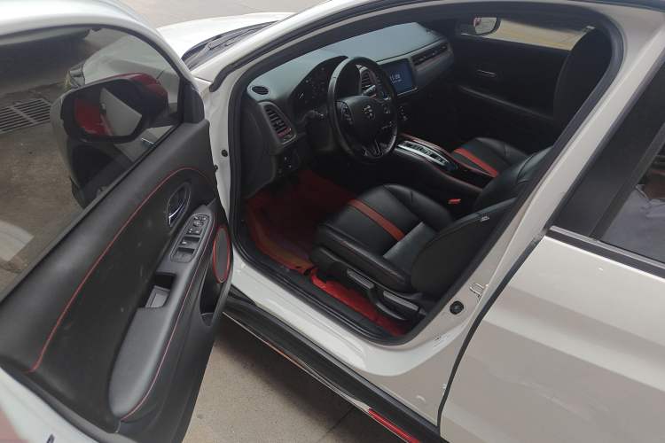 Used Everus VE-1 2021 S Pirelli Edition Driver Seat