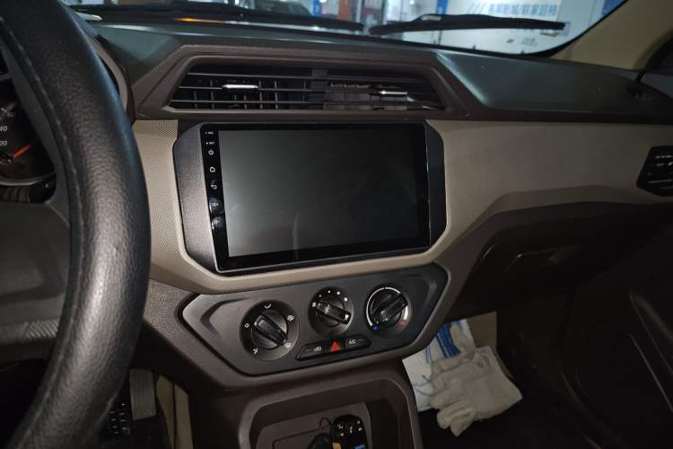 Used Wuling Hongguang 2019 1.5L S Basic Version China VI Standard LAR Audio And AC Panel