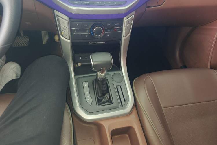 Used SAIC MAXUS T60 2017 2.0T Gasoline Automatic Two-Wheel Drive High-Ride Comfort-Grade Standard Cabin