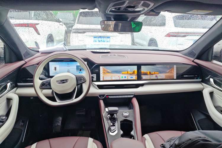 Used Geely Auto Monjaro L 2021 2.0TD DCT EVO Two-Wheel Drive Prestige Version Center Console