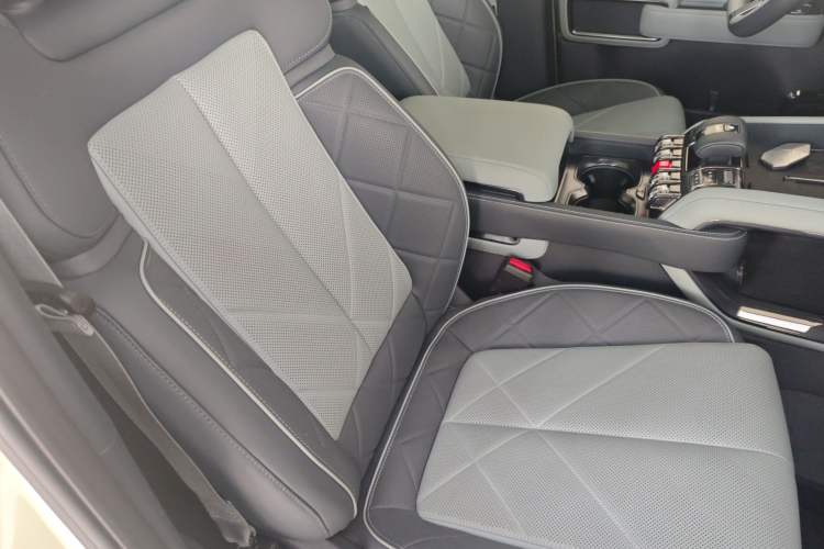 Used Formula Leopard 5 2023 Explore Edition Right Front Seat