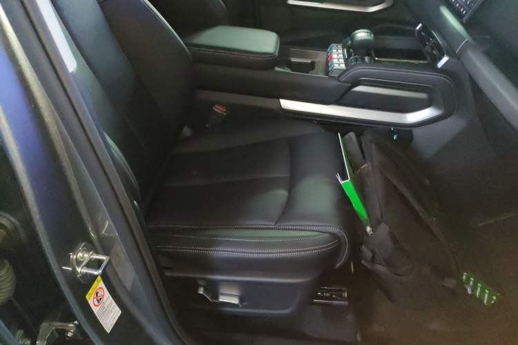 Used Formula Leopard Titanium 3 2025 501 km Range Rear-Wheel Drive Intelligent Driving Pro Version