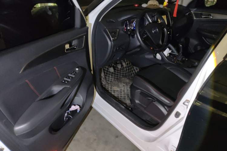 Used CHANGAN CS75 2014 2.0L Manual Luxury Version China IV Standard