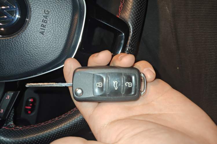 Used Volkswagen Sagitar 2015 230TSI Automatic Luxury Model Vehicle Key