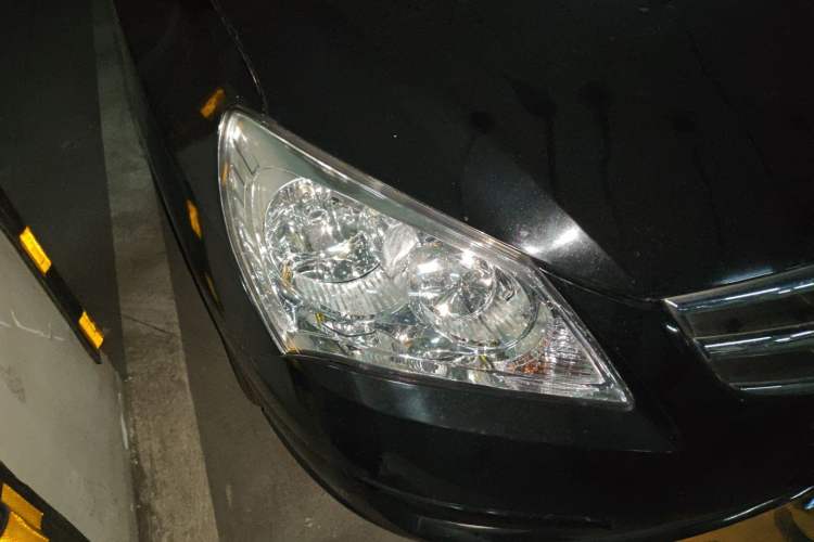 Used Hyundai Celesta 2010 1.6L AT GLS Right Front Headlight