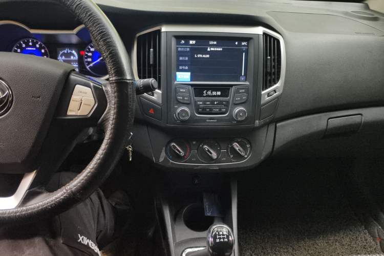 Used Dongfeng Aeolus AX3 2016 1.5L Manual ZhiKu Model
