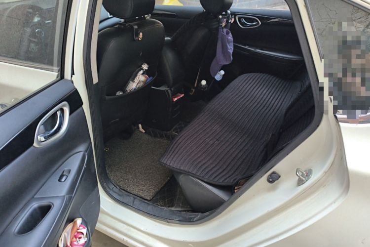 Used Nissan Sylphy 2019 1.6XV CVT Smart Connect Luxury Edition China VI Standard Left Rear Seat