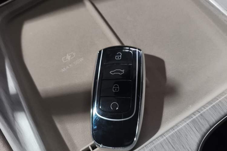 Used Chery Tiggo 8 PLUS C-DM 2025 1.5T 116 km Prestige Version 5 Seats
