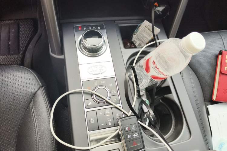 Used Land Rover Discovery 2020 3.0 SC V6 30th Anniversary Special Edition Gear Lever