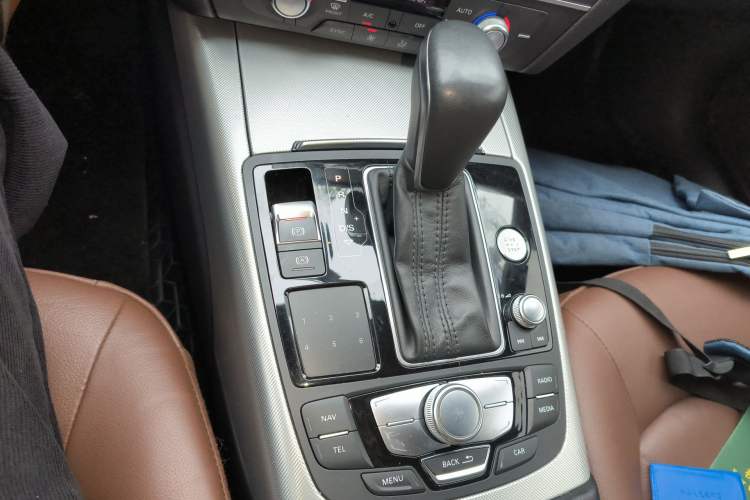 Used Audi A6L 2018 30th Anniversary Edition 35 TFSI Sport Edition Gear Lever