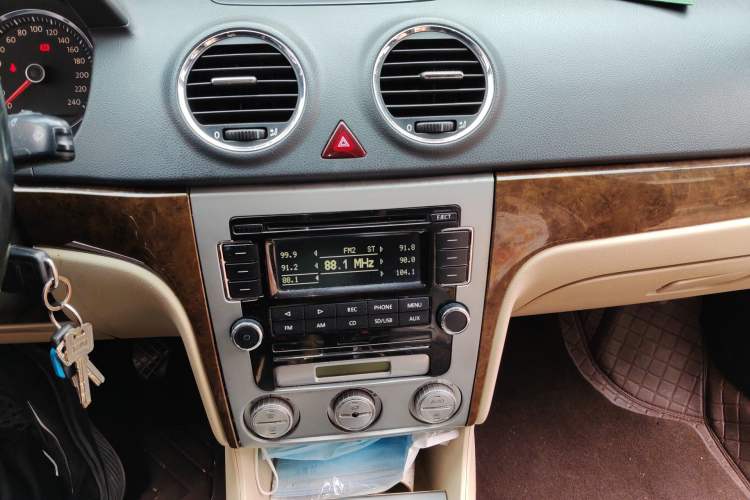 Used Volkswagen Lavida 2011 1.4 TSI Manual Prestige Edition Audio And AC Panel