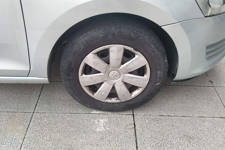 Used Volkswagen Santana 2013 1.6L Automatic Fashion Edition Right Front Wheel Hub