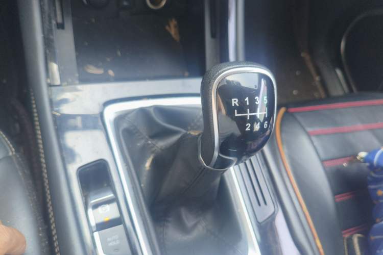 Used CHANGAN OSHAN COS1 2020 1.5T Manual Fashionable Smart Connectivity 7-Seater