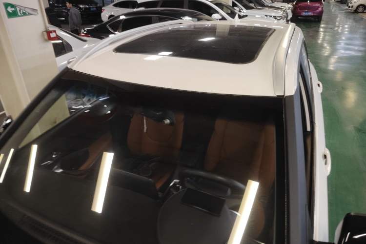 Used Baojun 510 2017 1.5L Manual Luxury Model Roof