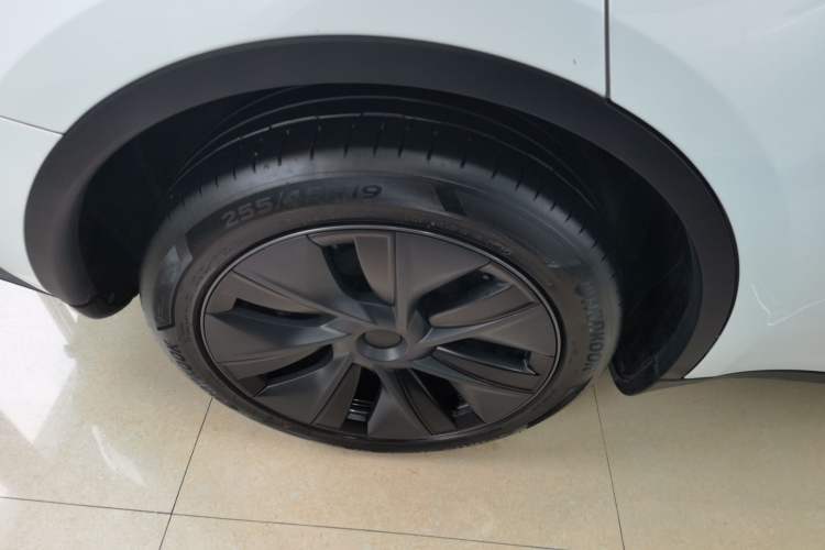 Used Tesla Model Y 2024 Long-Range All-Wheel-Drive Version